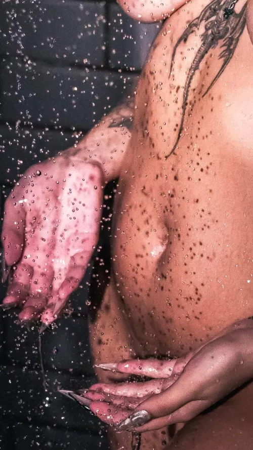 Qual o tamanho do seu pau? Deixa eu ver no chat💦