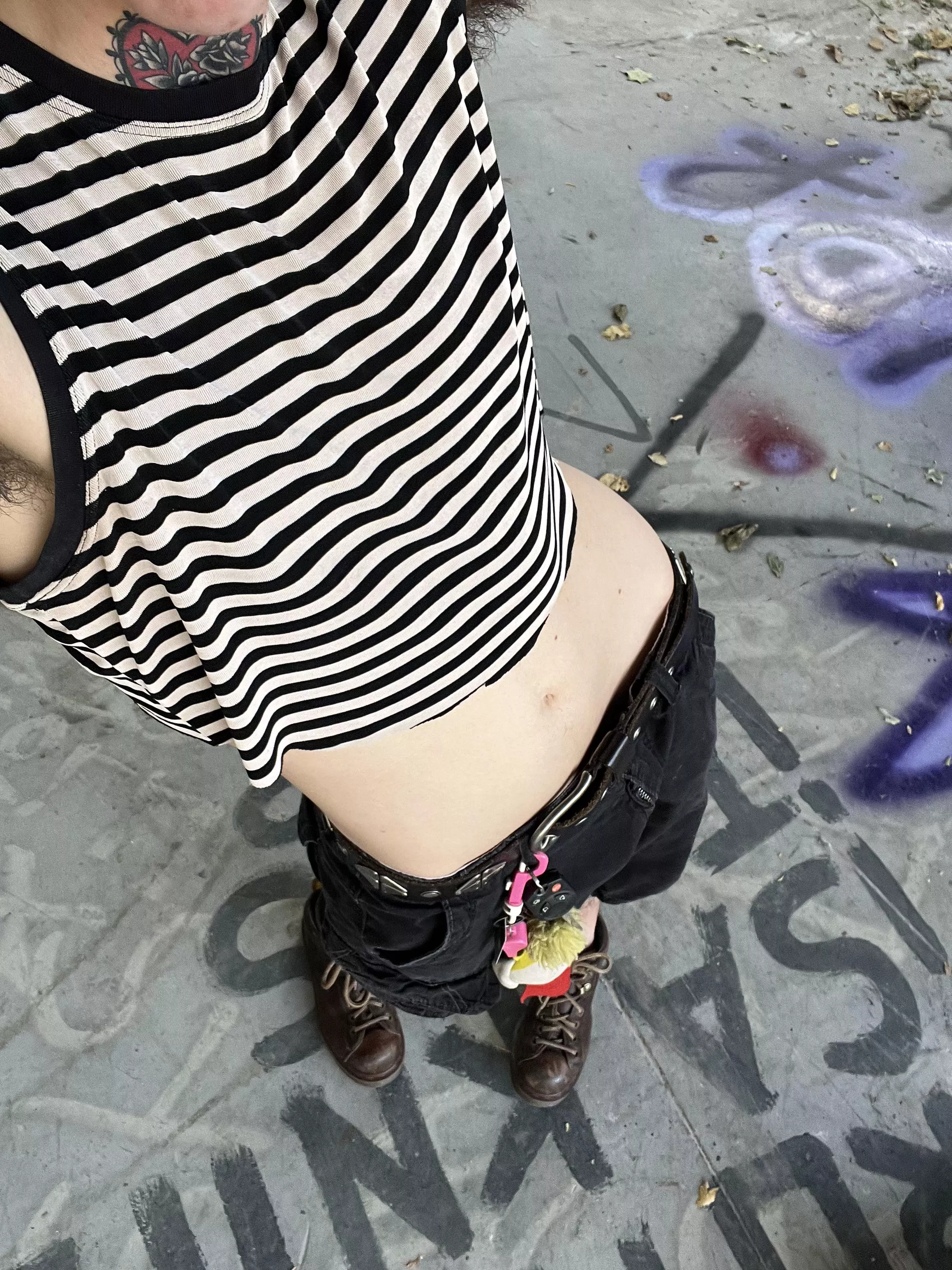 sweaty pits n midriff at the park