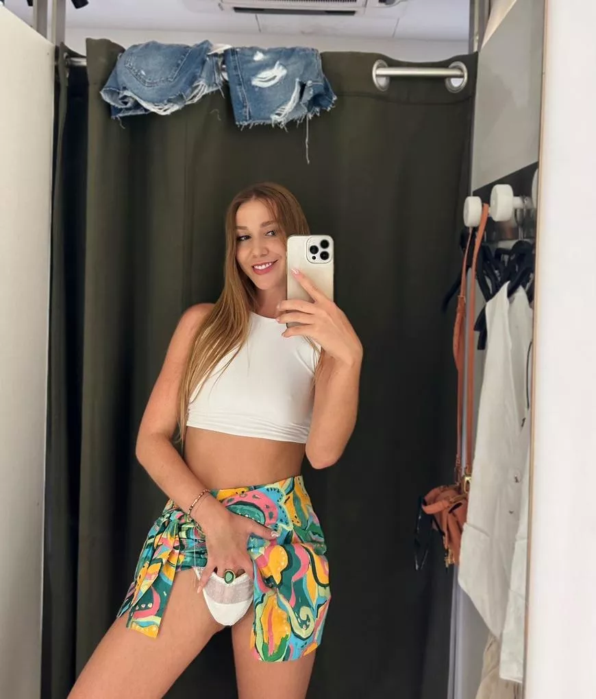 Wanna feel how wet you make me?😏