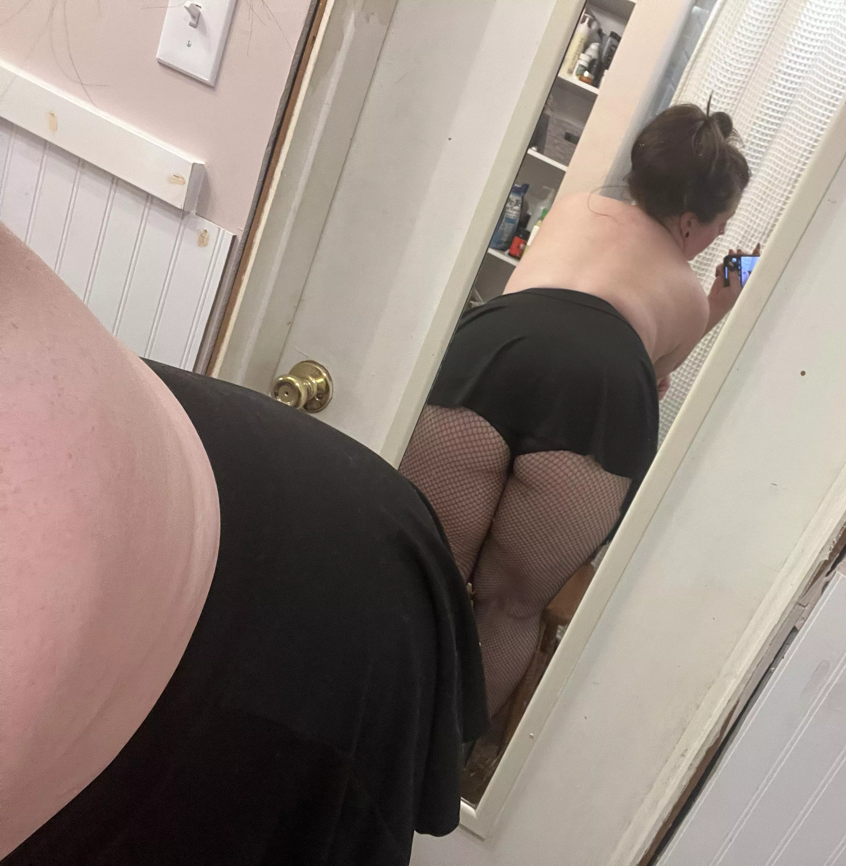 Who likes fishnets and short skirts 