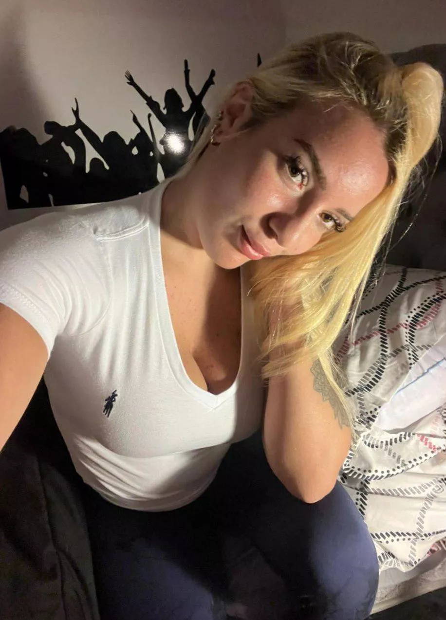 19 F here, wondering if you can handle everything I have to offer.
