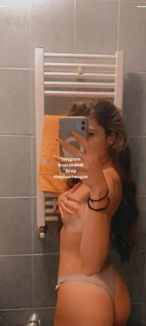 21[F4M] S'ending nudes to e'veryone who like this just because i'm horny💦