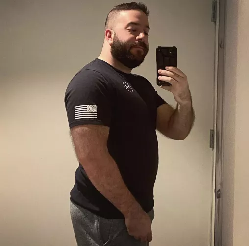 25 male, looking for a fuck buddy 