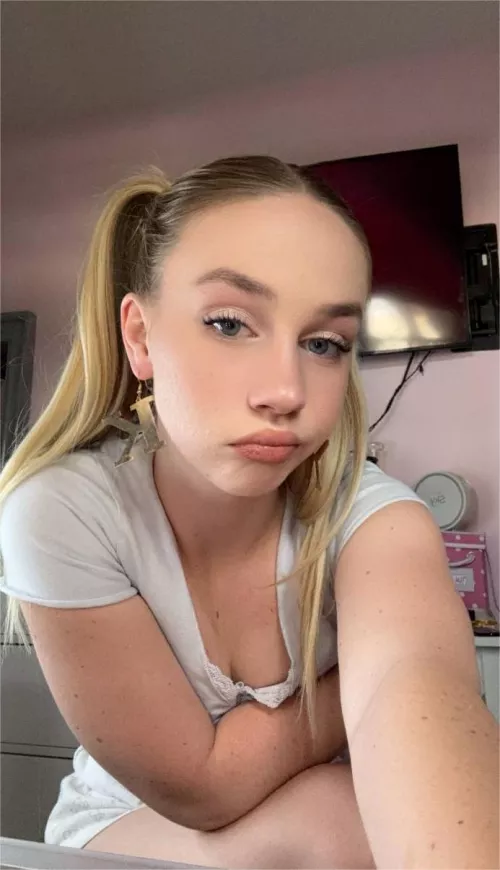 A little selfie to tease your imagination