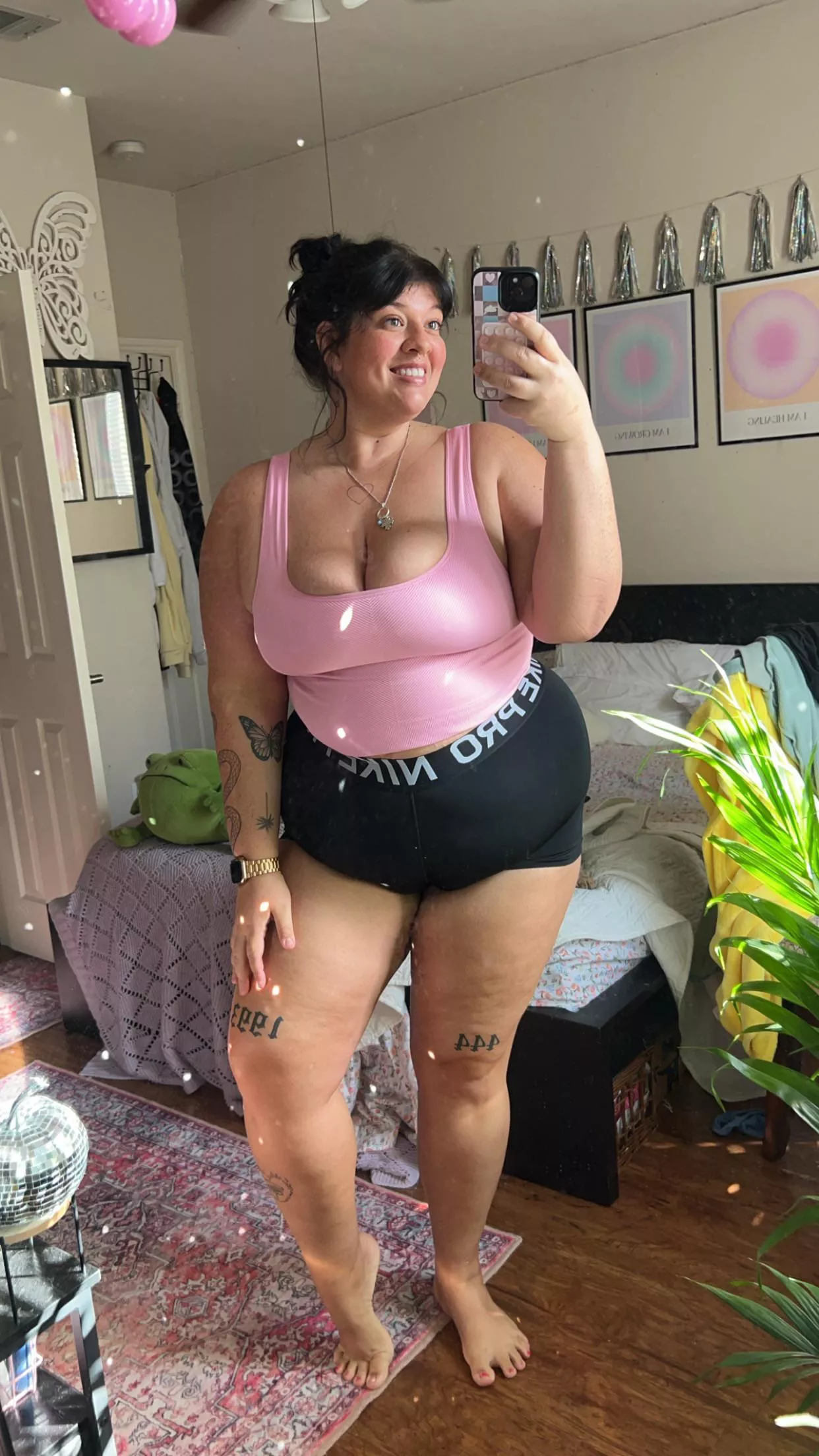 As a recovering filter user and someone who didn’t like my smile for years, I’m happy to announce I love myself. 🫢 HAPPY THURSDAY! 