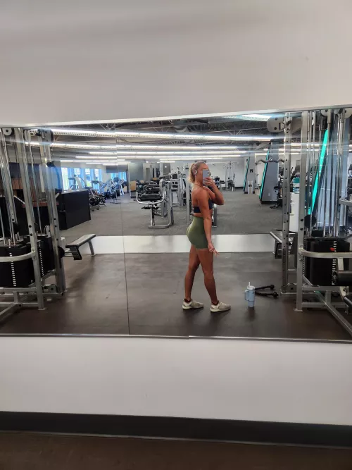 Can i be your gym crush? 🥵