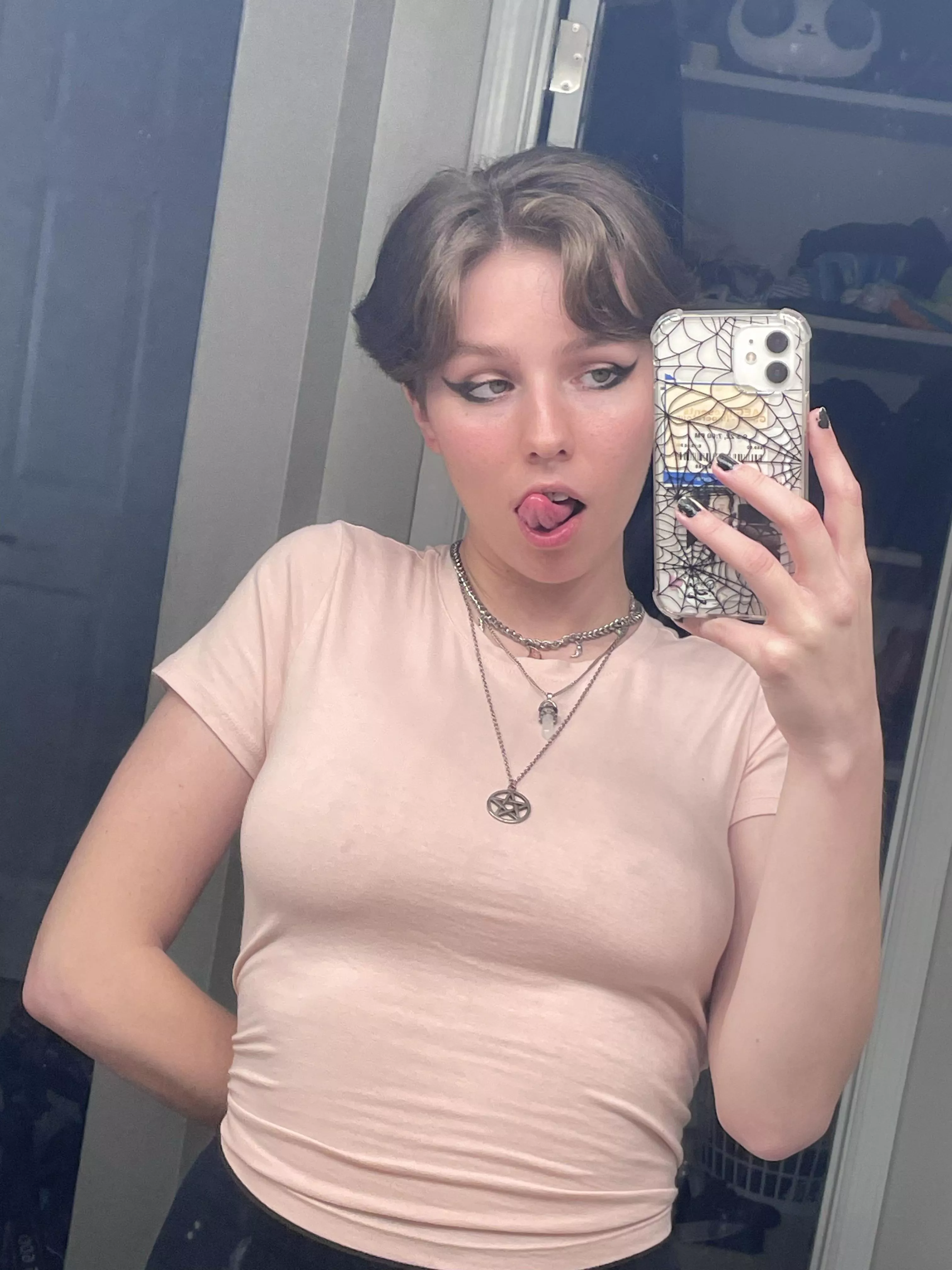 Can you see my nips under my shirt? 💗