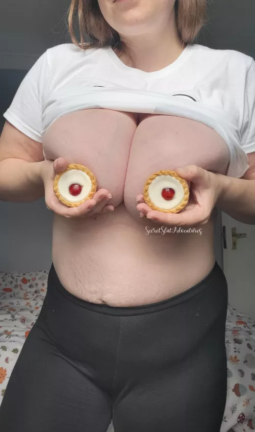 Do these bakewells remind you of anything? 🤔