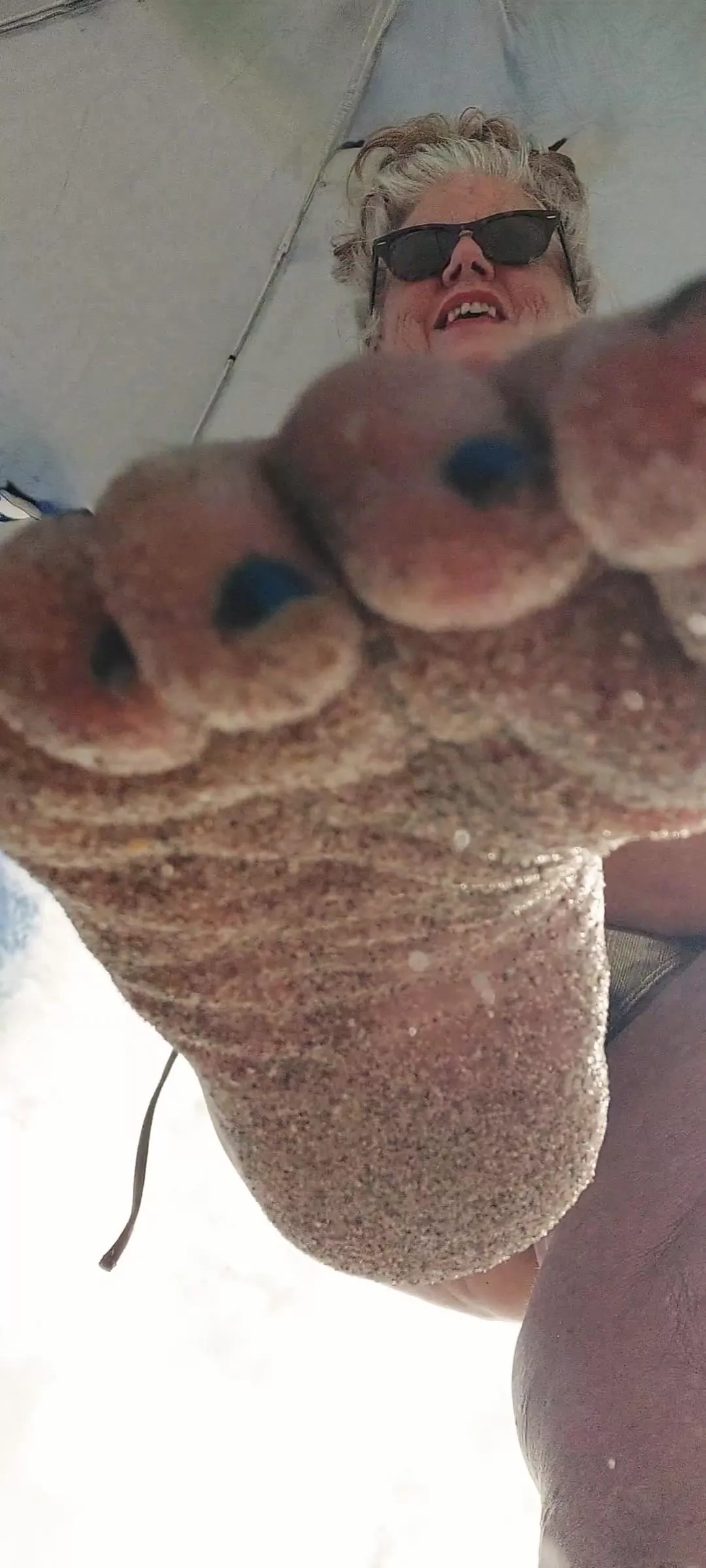 Giantess Queen gets a little nervous when a Tiny goes missing at the beach