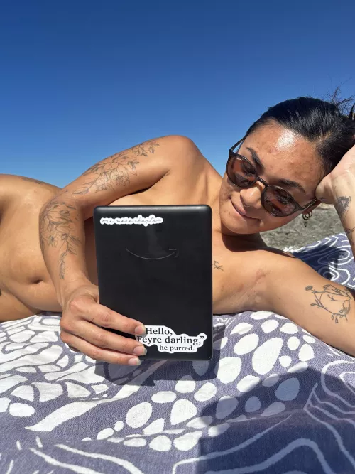 Girls who read naked at the beach do it better. Prove me wrong.