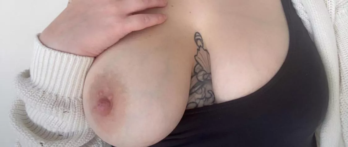 Happy Monday.. wanna watch me strip? 