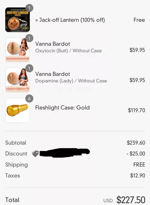 I waited patiently for Vanna’s sleeves only to be available🙌. I am glad they brought back the Lantern. Because I have a homemade whipped cream recipe. That would be perfect for this pumpkin 🎃 