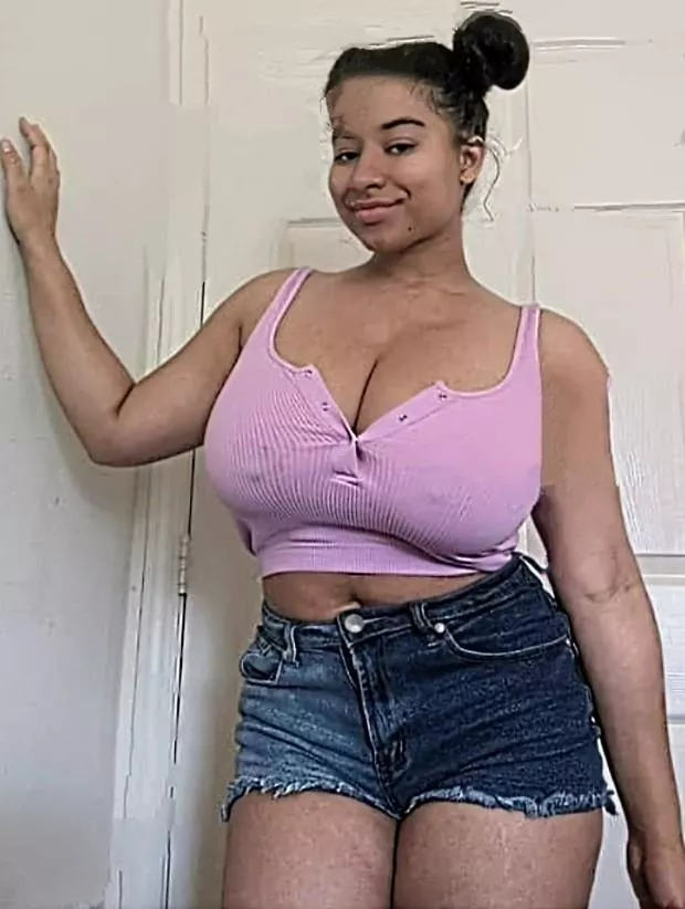 IG: Cocokauai01, 22 year old College Student 