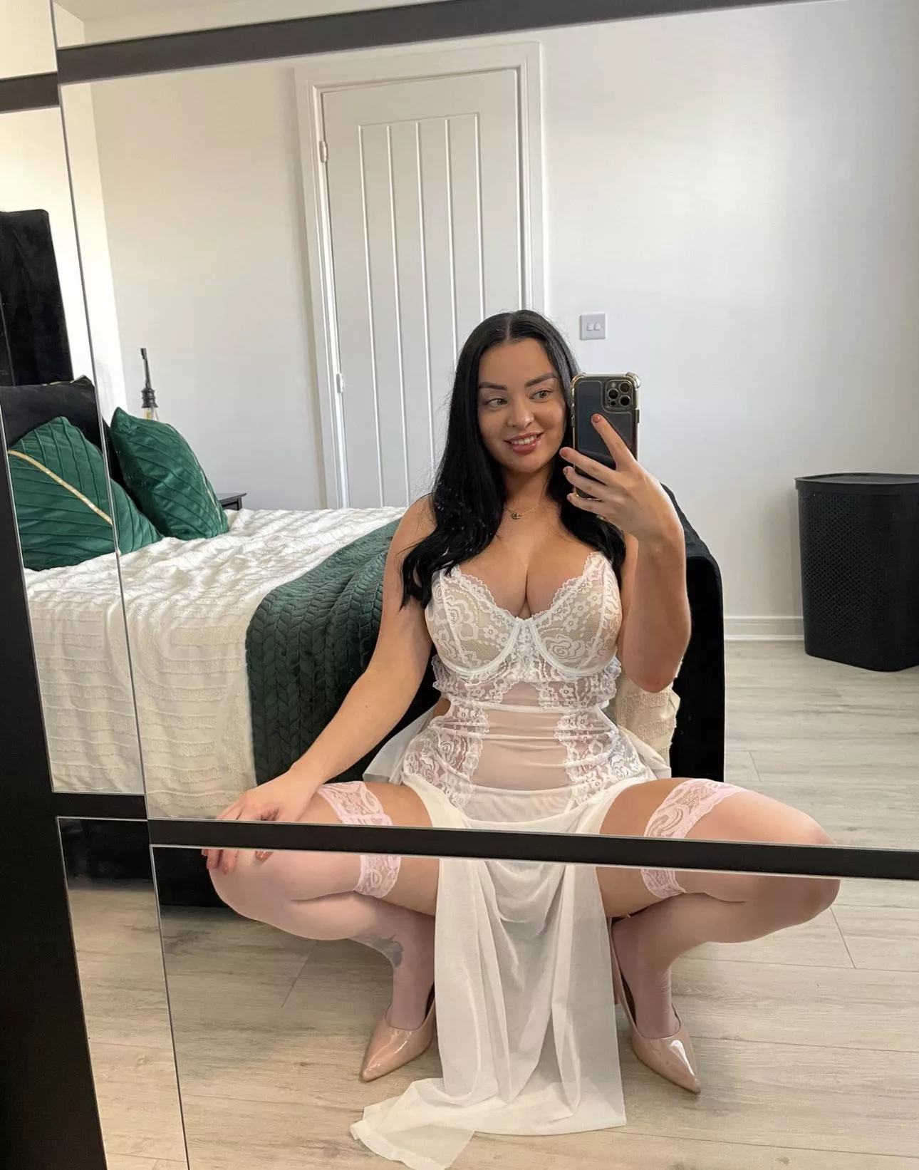 let me squat on your face like a good boy 