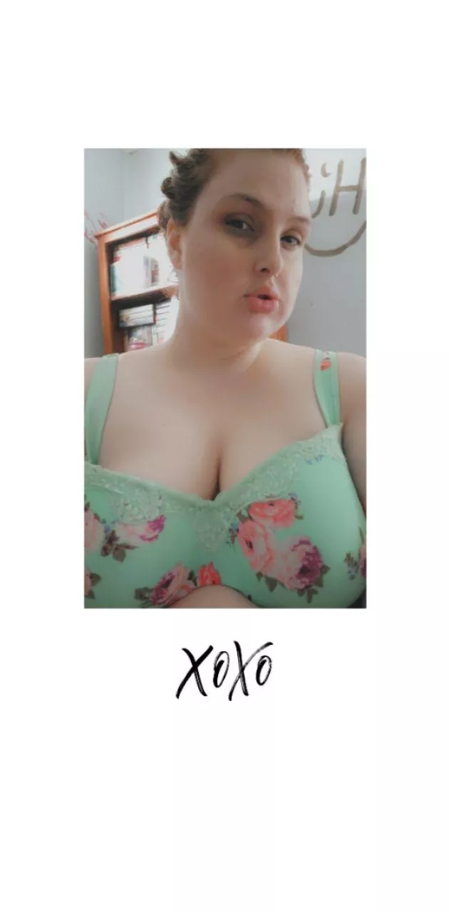 Looking for a mommy🥺