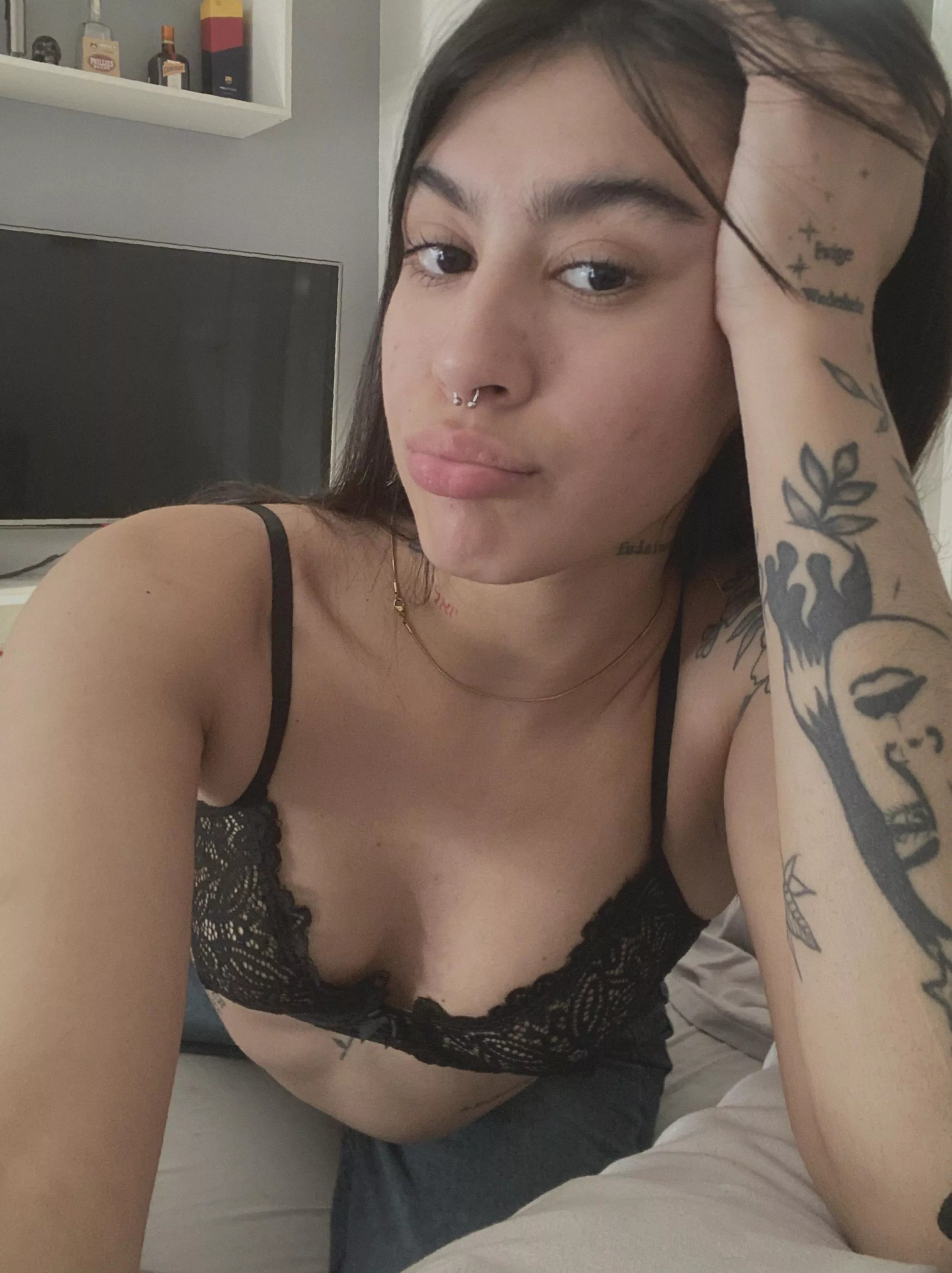 Looking for any guy that will be free tomorrow to have a meal with me at home