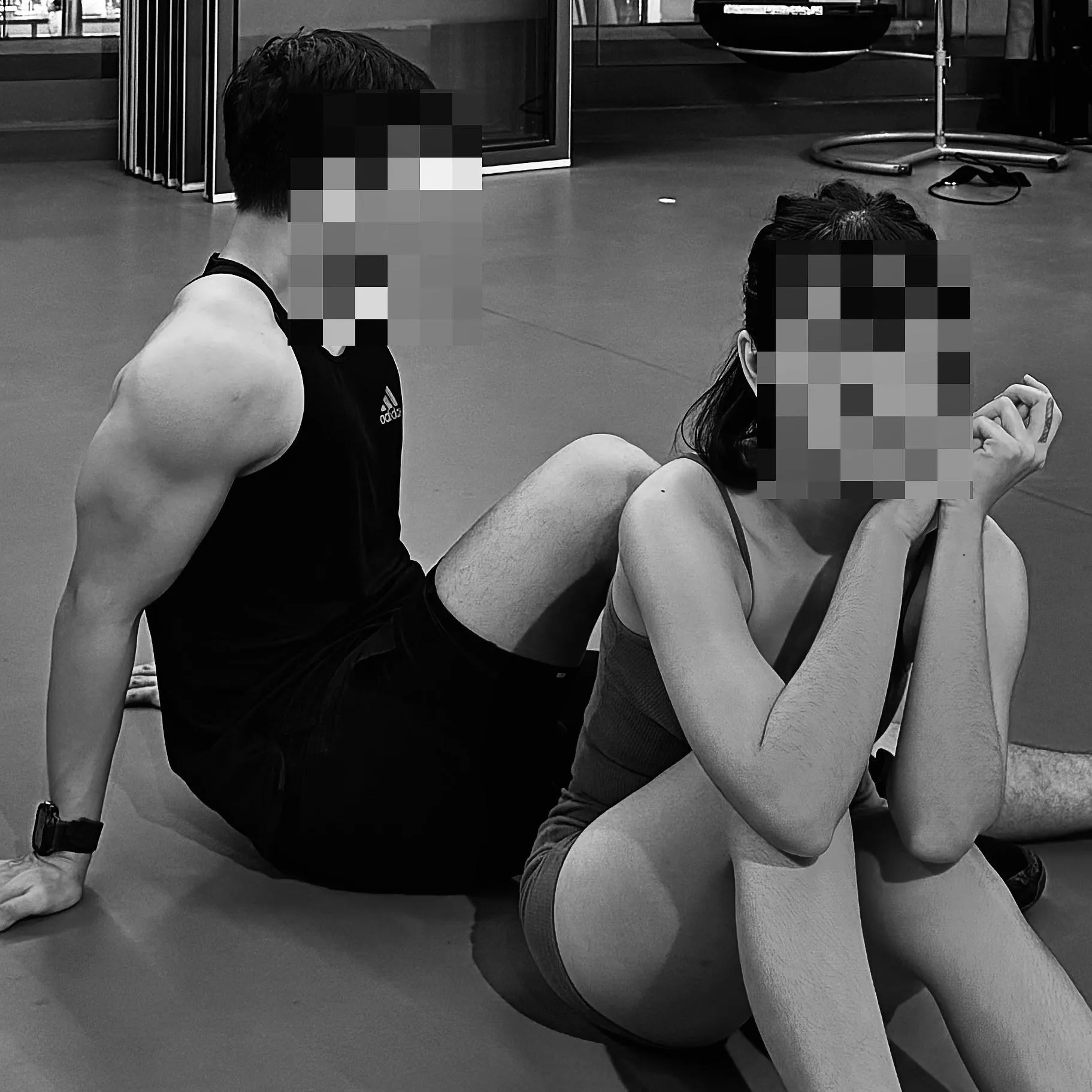 Looking for Couple, Uni or Bull