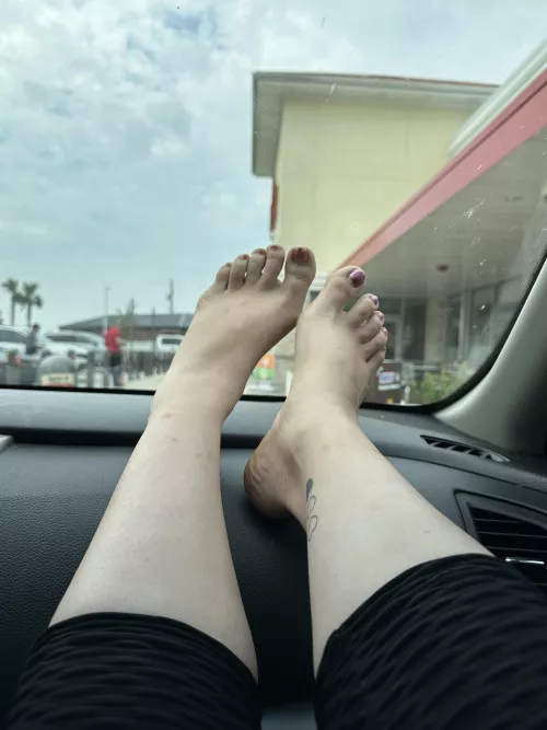 Lunch Break! Ready To Paint My Nails. Color Options? Or pay for my pedicure 🤪