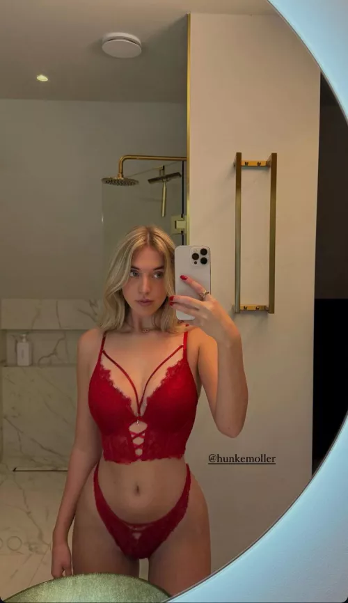 Noa maureen red lingerie