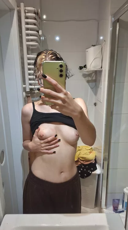 noone fucks alt girls anymore
