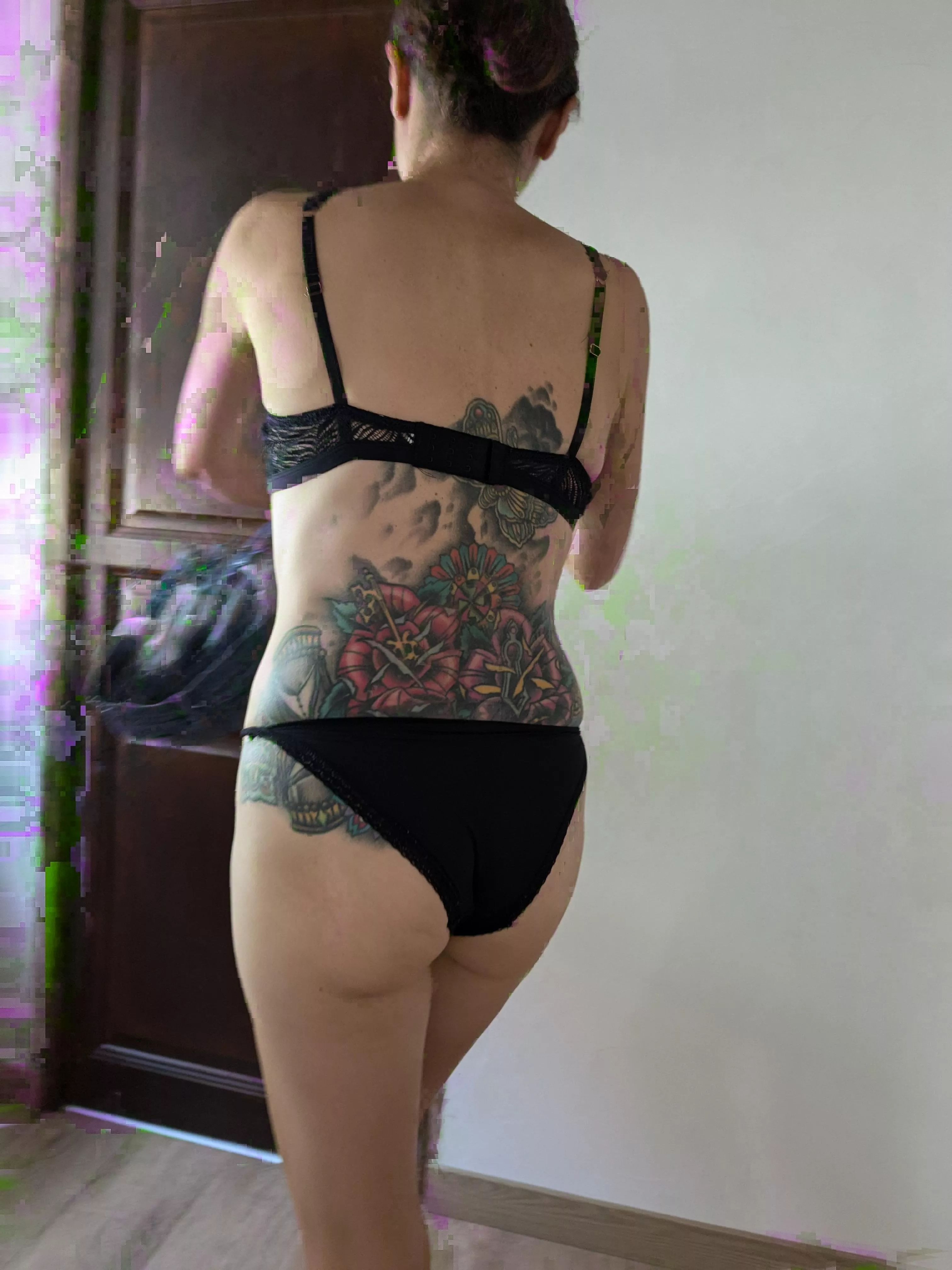 Really really bad girl wears black underwear ^^