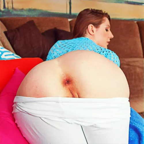 Samantha shows her asshole...