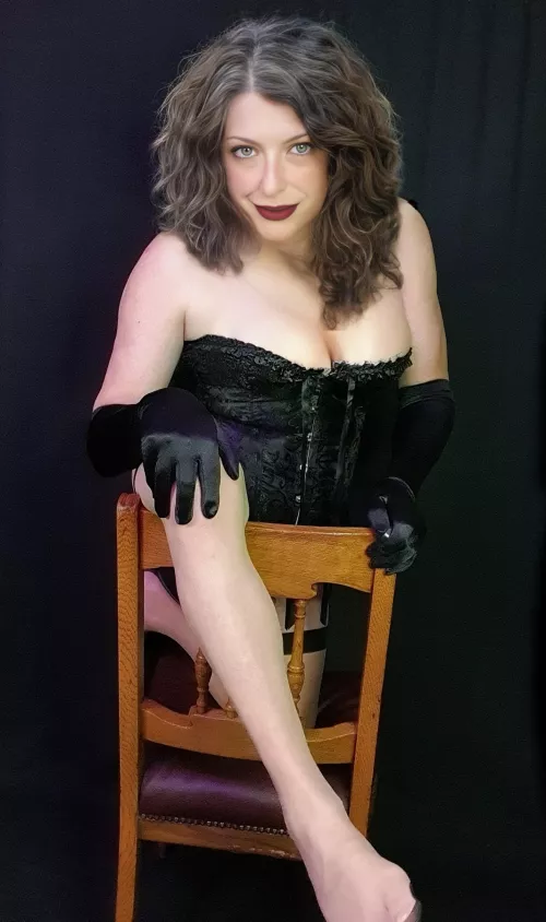 Sexy Dax in stockings & black basque 