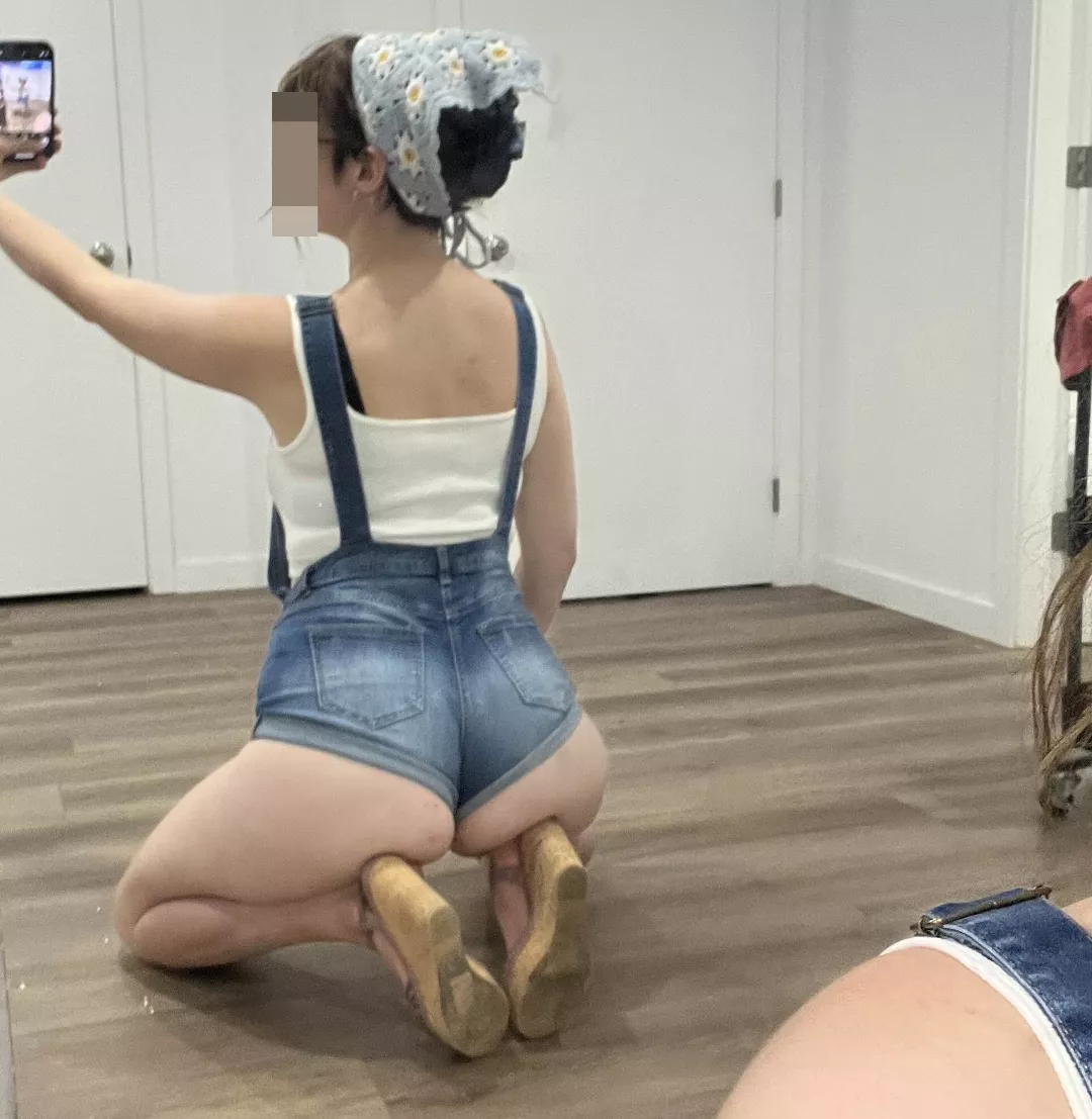 Sometimes my ass is hungry for shorts 