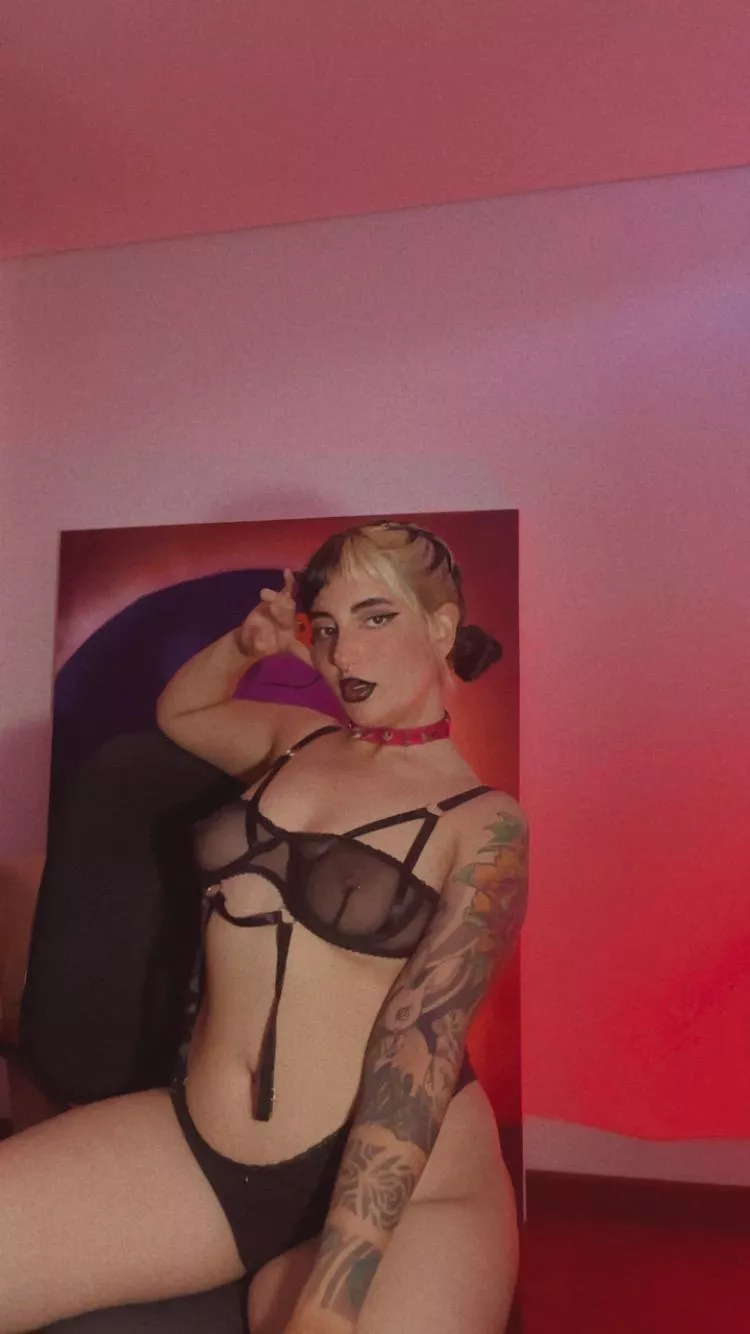 The goth latina girl next door