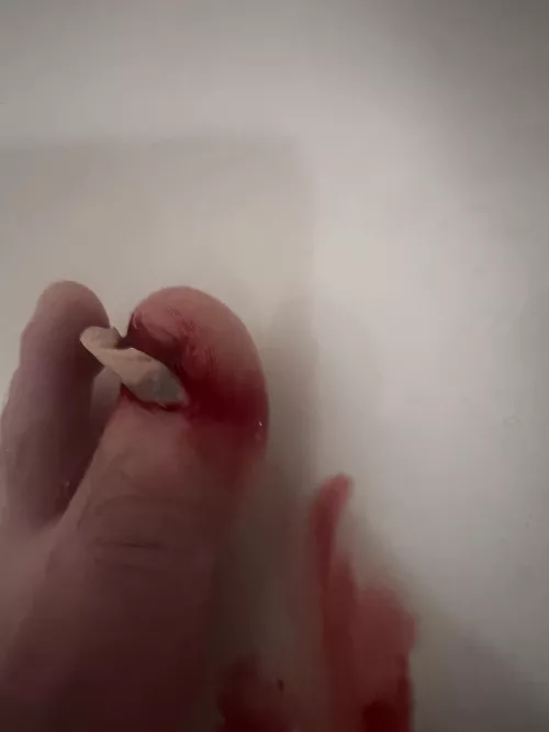 Tried having sexy times in the shower and my girlfriend slipped into me