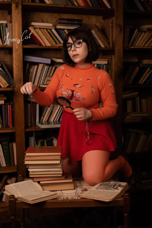 Velma from Scooby-Doo by Izmacat