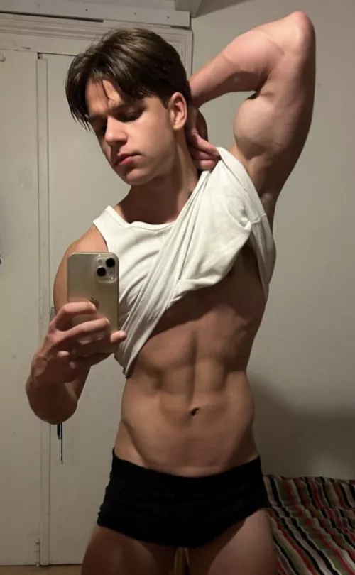 Wanna sniff my musky pits?