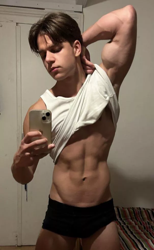 Wanna sniff my musky pits?