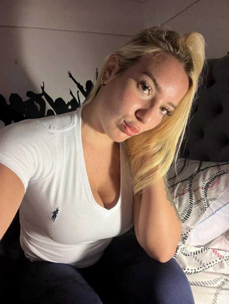 What’s a strange thought you’ve been playing with recently? 19 F interested!