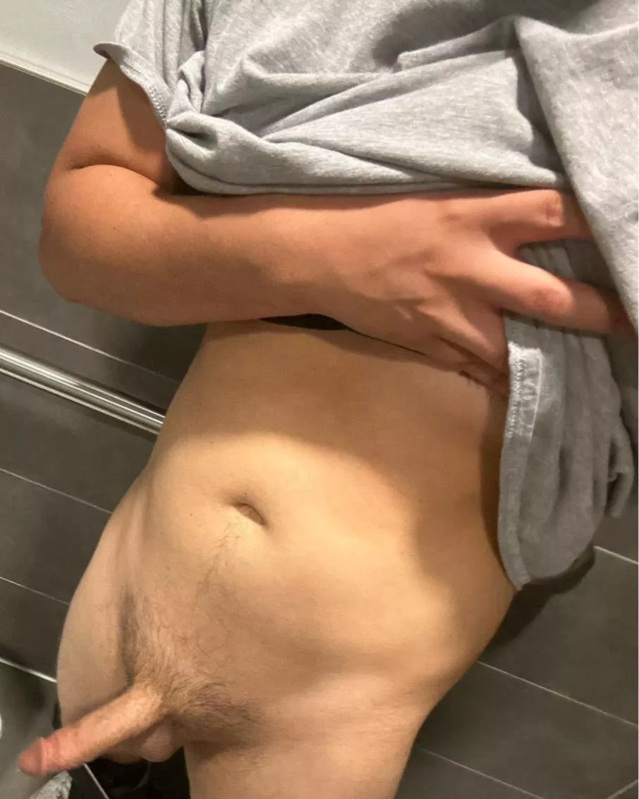 Where is da bitchez @