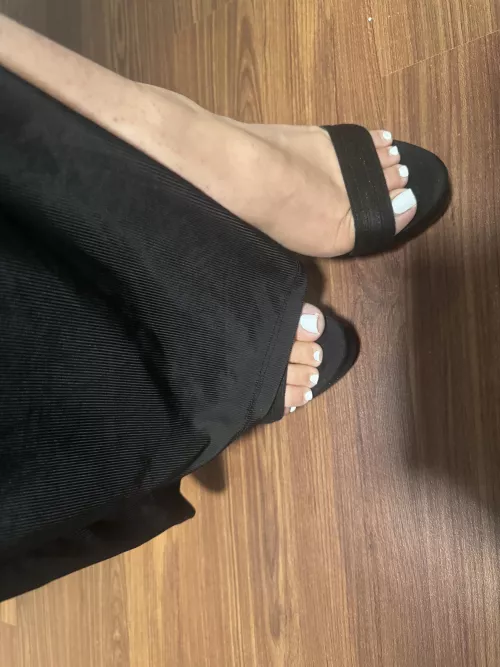Will white toes always beat black? 