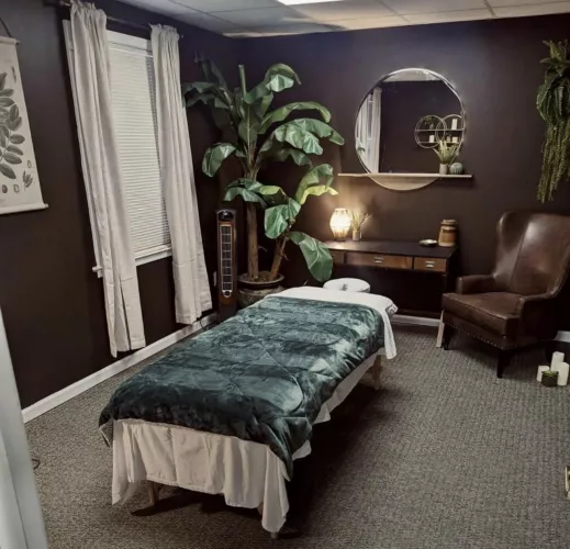 37 [M4F] massage therapist, 40 mins free session. DM Females only.  DXB 