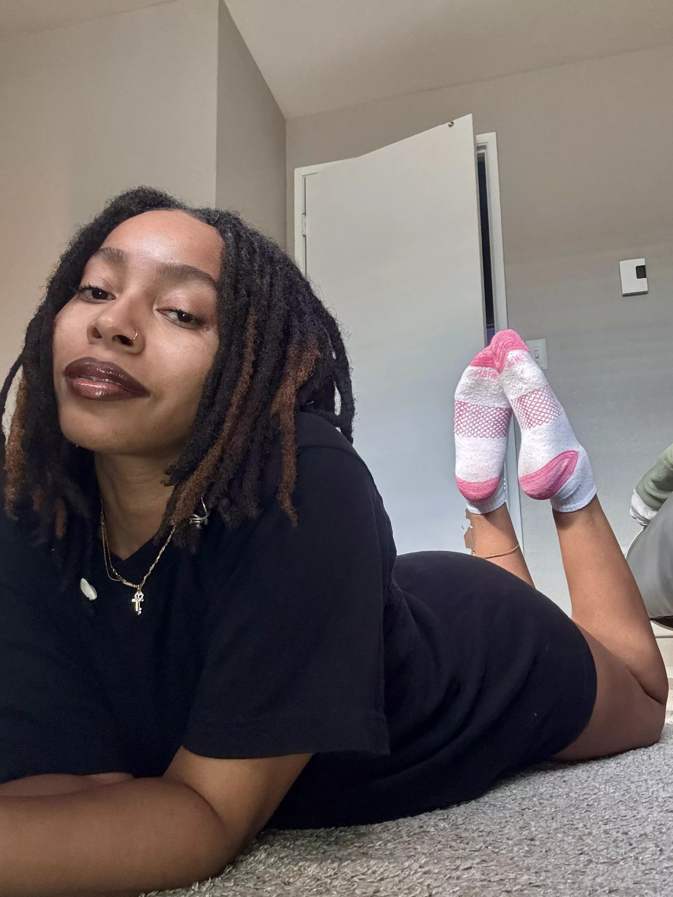 All it’s takes is a black-T-shirt and socks to turn on betas 