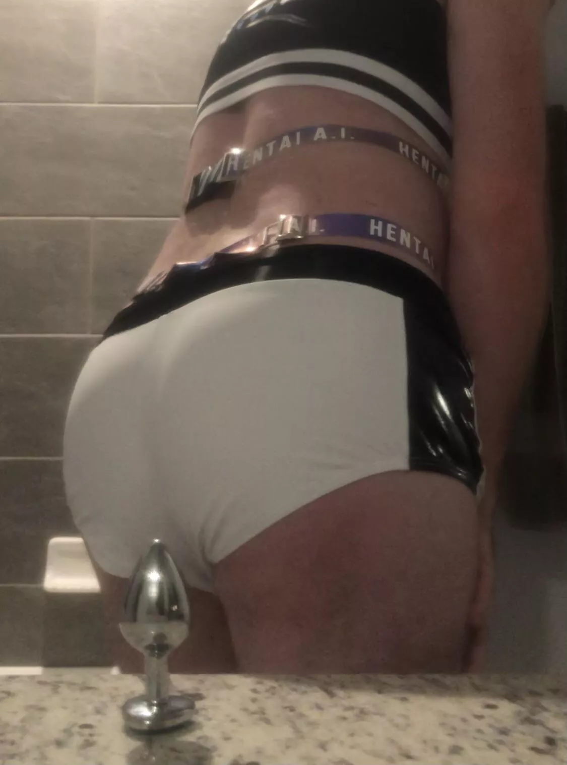 Any uncut BBC wanna slap my ass?