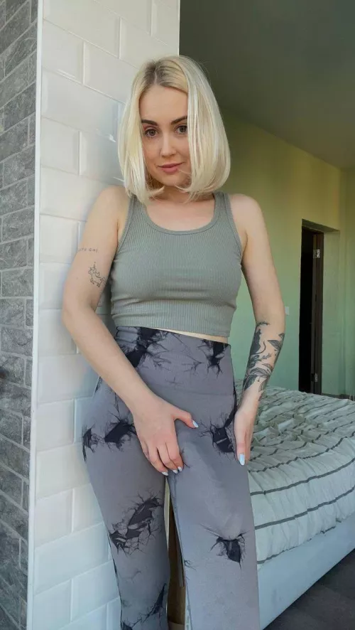 Anyone want to kneel in front of mom?
