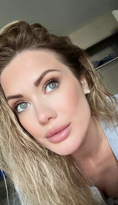 Click on this link to view my Throne. https://throne.com/alexandrialabelle