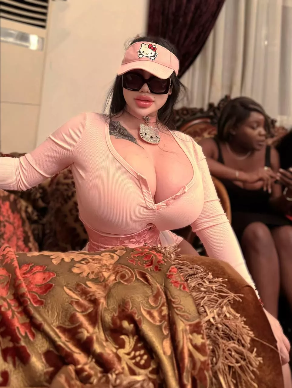 Come on the couch with me baby 🛋️