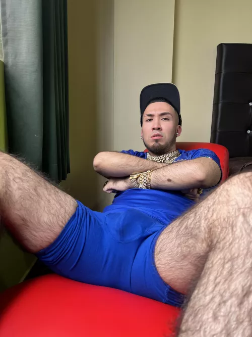 Haha I love hairy bodies Look at the hair on these legs