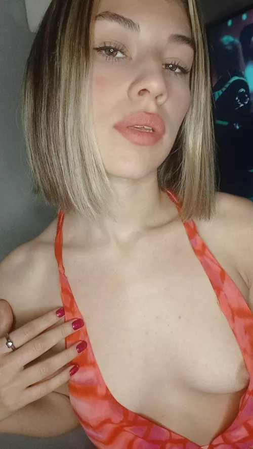 How hard does this girl make your cock? 