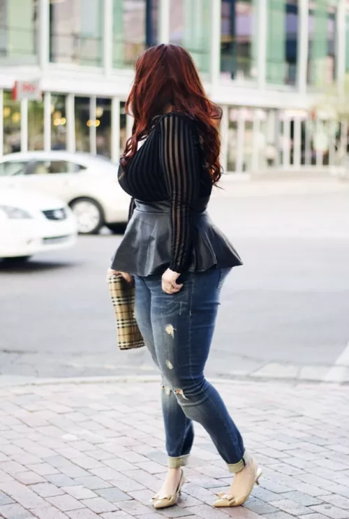 I bet you won't be able to stop looking at me, I'll be your whim😈 