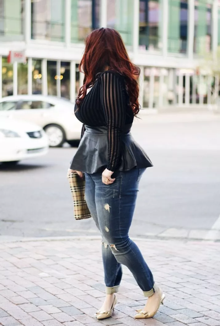 I bet you won't be able to stop looking at me, I'll be your whim😈 