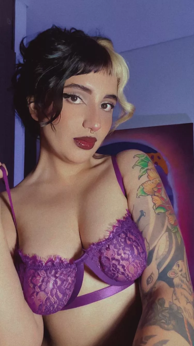 I come here to offer you my full attention, I am a super attentive girl with an open mind, do not be afraid to ask me for anything that seems strange to you, I am fetish friendly, just online, i can verify, just serious people