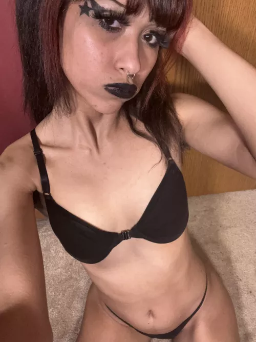 i love my small titties 🖤🖤
