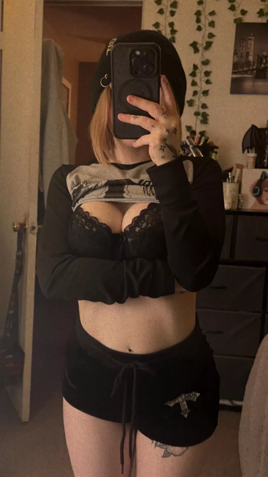 ignore my nails but look CLEAVAGE