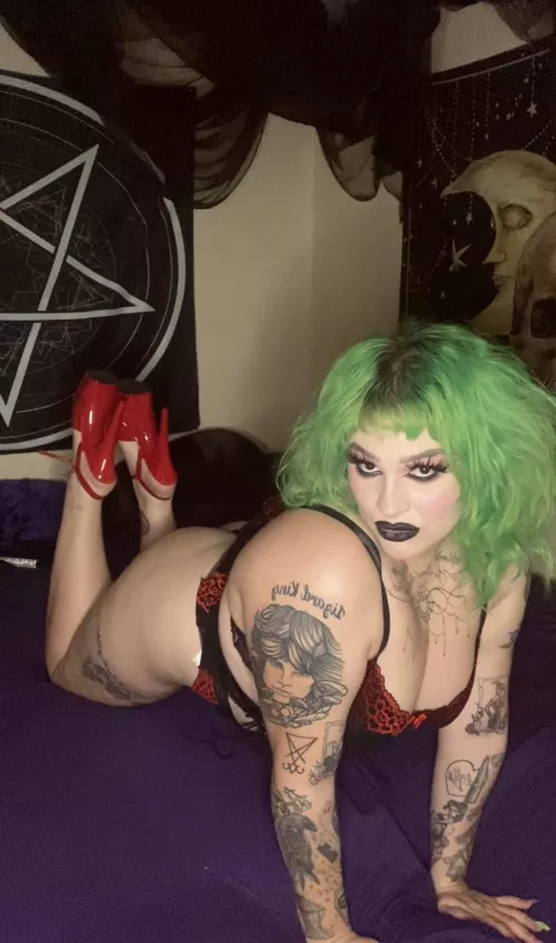 I’m new here, but Im definitely a pretty alt girl 💋